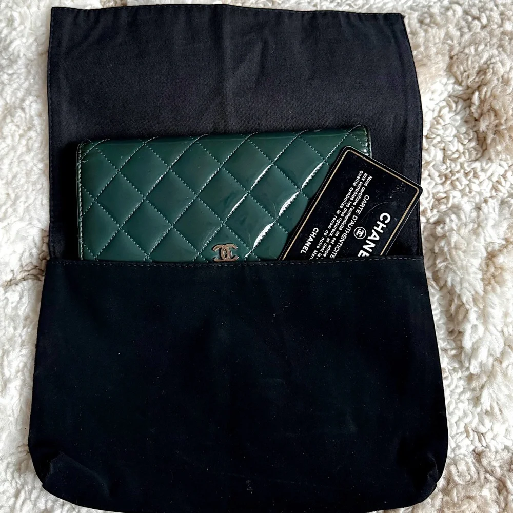 SOLD🌺CHANEL Teal Bifold Long CC logo Quilted Patent Leather Yen Wallet + card - Picture 7 of 11